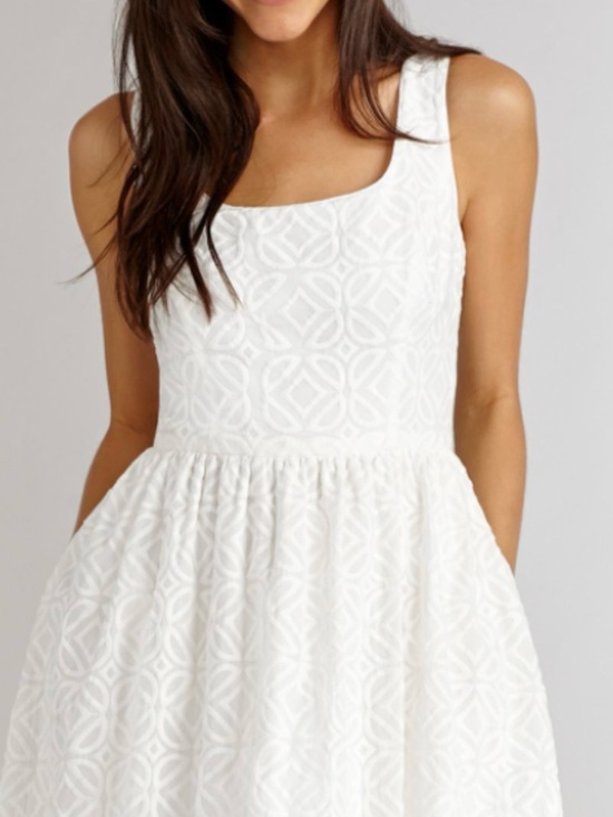 Donna Morgan Dresses & Skirts - Donna Morgan white sleeveless embroidered dress with pockets, size 12